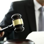 Суд в ХМАО лишил адвоката лицензии за использование натальной карты на заседании